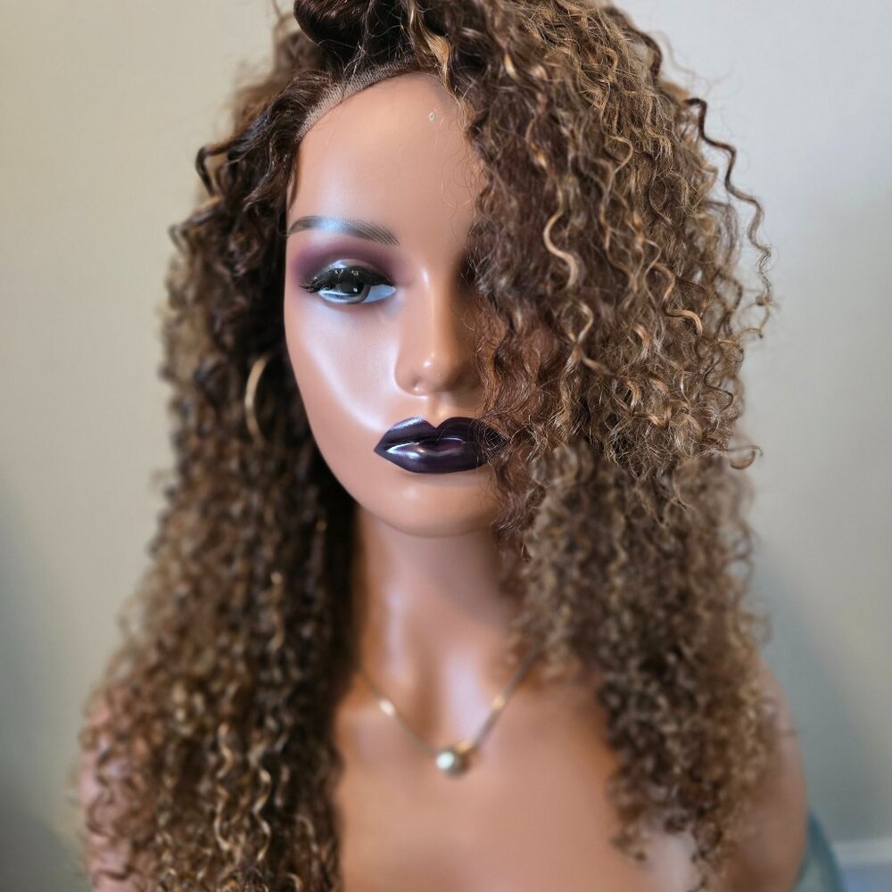 Brand New Mannequin Head (Caramel)